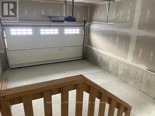 16 Hillcroft Way, Kawartha Lakes (Bobcaygeon), ON - Indoor Photo Showing Garage