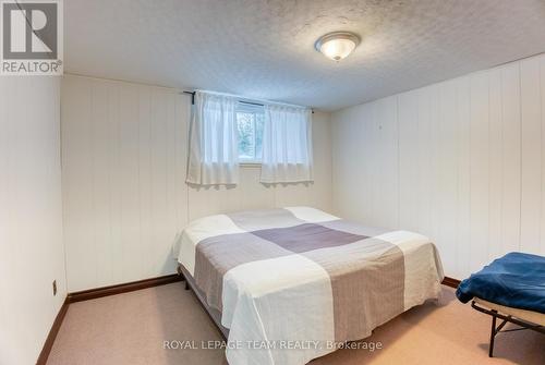 2010 Featherston Drive, Ottawa, ON - Indoor Photo Showing Bedroom