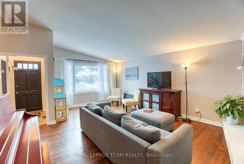 2010 Featherston Drive, Ottawa, ON - Indoor Photo Showing Living Room