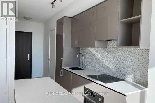 3309 - 1 Yorkville Avenue, Toronto, ON - Indoor Photo Showing Kitchen With Upgraded Kitchen