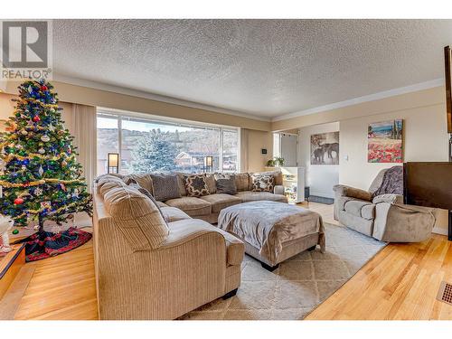 3703 36A Street, Vernon, BC - Indoor Photo Showing Living Room