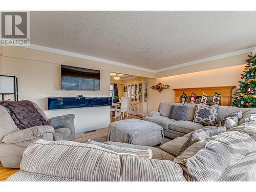 3703 36A Street, Vernon, BC - Indoor Photo Showing Living Room