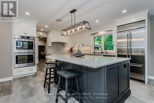 586 Eastgate Walk, Waterloo, ON - Indoor Photo Showing Kitchen With Stainless Steel Kitchen With Upgraded Kitchen