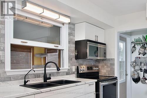 7 King Crescent, East Zorra-Tavistock (Hickson), ON - Indoor Photo Showing Kitchen With Double Sink With Upgraded Kitchen