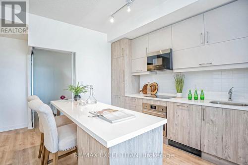 411 - 38 Simcoe Promenade, Markham, ON - Indoor Photo Showing Kitchen