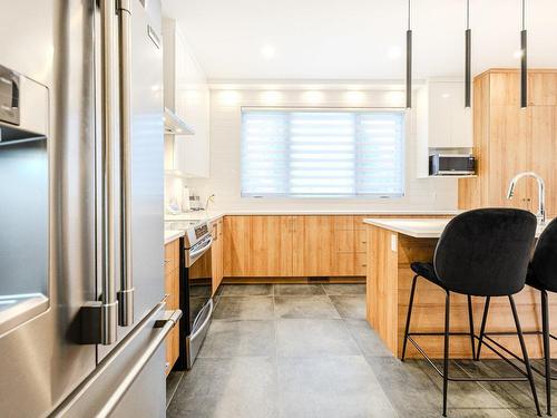 Kitchen - 2342 Boul. Perrot, Notre-Dame-De-L'Île-Perrot, QC - Indoor Photo Showing Kitchen With Upgraded Kitchen