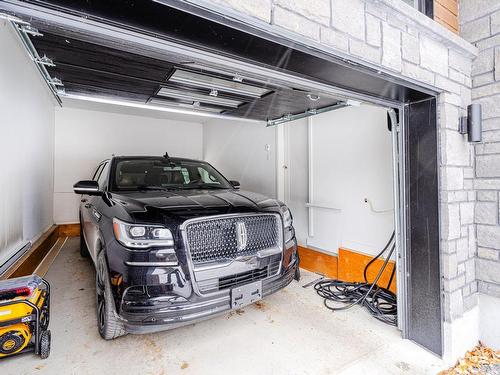 Garage - 2342 Boul. Perrot, Notre-Dame-De-L'Île-Perrot, QC - Indoor Photo Showing Garage