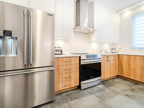 Kitchen - 2342 Boul. Perrot, Notre-Dame-De-L'Île-Perrot, QC - Indoor Photo Showing Kitchen With Upgraded Kitchen