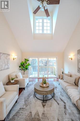 101 Mcarthur Crescent, Guelph (Pine Ridge), ON - Indoor Photo Showing Living Room