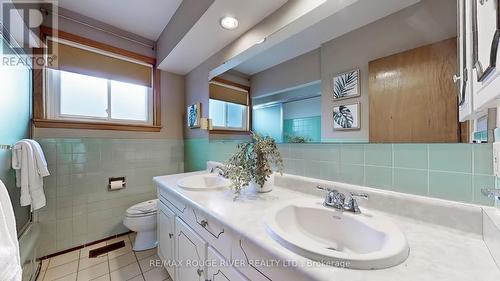 17 Clayland Drive, Toronto, ON - Indoor Photo Showing Bathroom