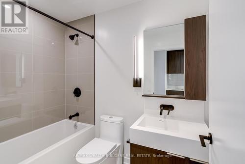 1009 - 117 Broadway Avenue N, Toronto, ON - Indoor Photo Showing Bathroom