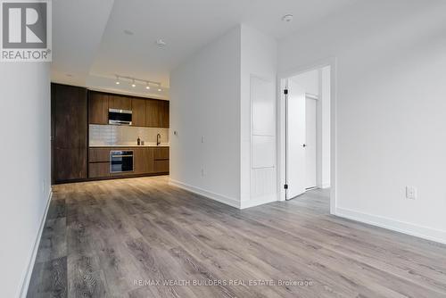 1009 - 117 Broadway Avenue N, Toronto, ON - Indoor Photo Showing Kitchen