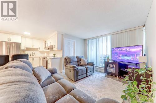 1809 - 100 Wingarden Court, Toronto, ON - Indoor Photo Showing Living Room