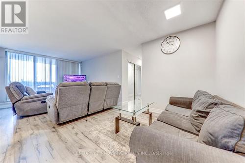 1809 - 100 Wingarden Court, Toronto, ON - Indoor Photo Showing Living Room