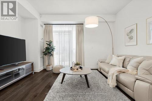 5 - 205 Bonis Avenue, Toronto, ON - Indoor Photo Showing Living Room