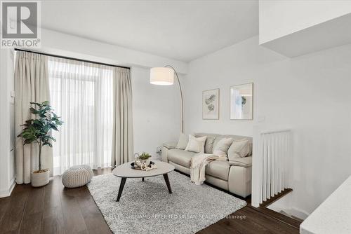 5 - 205 Bonis Avenue, Toronto, ON - Indoor Photo Showing Living Room