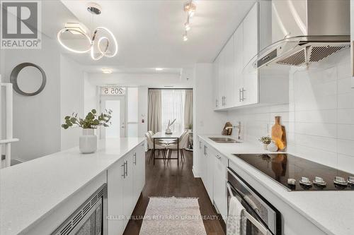 5 - 205 Bonis Avenue, Toronto, ON - Indoor Photo Showing Kitchen With Double Sink With Upgraded Kitchen