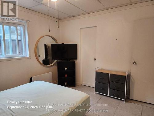 1560 River Walk Road, Wasaga Beach, ON - Indoor Photo Showing Bedroom