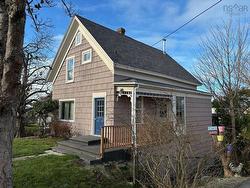 7 Whipple Street  Yarmouth, NS B5A 1W3