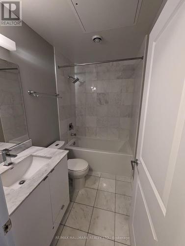 301 - 59 Annie Craig Drive, Toronto, ON - Indoor Photo Showing Bathroom