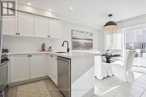 4880 Verdi Street, Burlington, ON - Indoor Photo Showing Kitchen