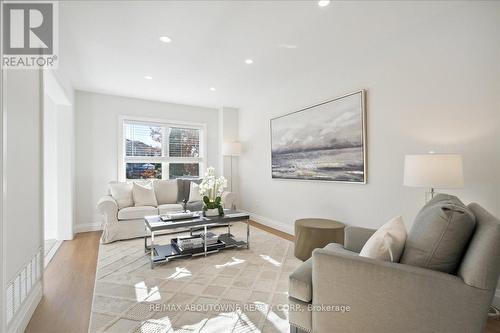 4880 Verdi Street, Burlington, ON - Indoor Photo Showing Living Room