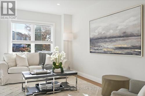 4880 Verdi Street, Burlington, ON - Indoor Photo Showing Living Room