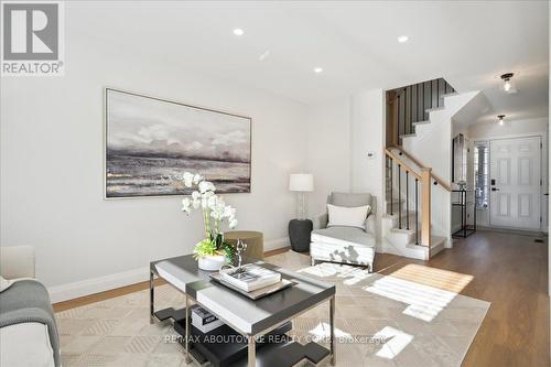 4880 Verdi Street, Burlington, ON - Indoor Photo Showing Living Room