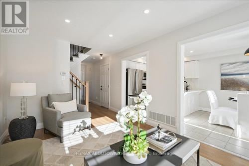 4880 Verdi Street, Burlington, ON - Indoor Photo Showing Living Room