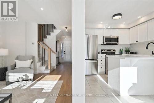 4880 Verdi Street, Burlington, ON - Indoor Photo Showing Kitchen With Stainless Steel Kitchen With Upgraded Kitchen