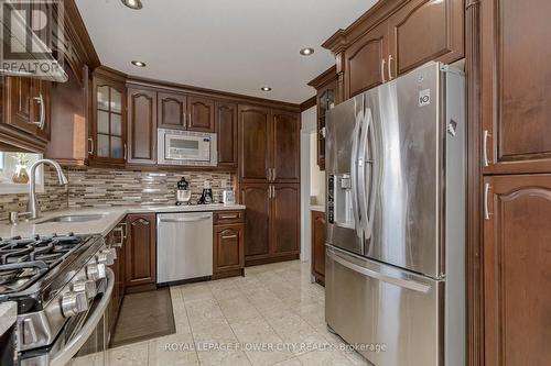 2 Alexandria Crescent, Brampton, ON - Indoor Photo Showing Kitchen With Upgraded Kitchen