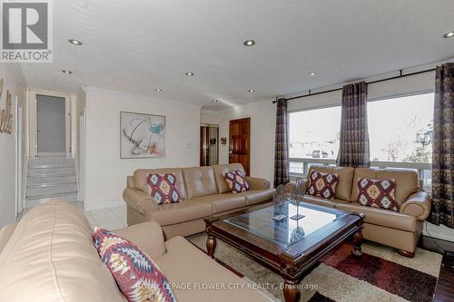 2 Alexandria Crescent, Brampton, ON - Indoor Photo Showing Living Room