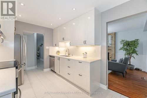 70 Lakecrest Trail, Brampton, ON - Indoor Photo Showing Kitchen