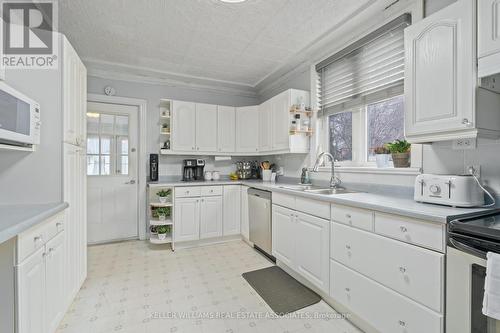 43 Victoria Street, Halton Hills, ON - Indoor Photo Showing Kitchen With Double Sink