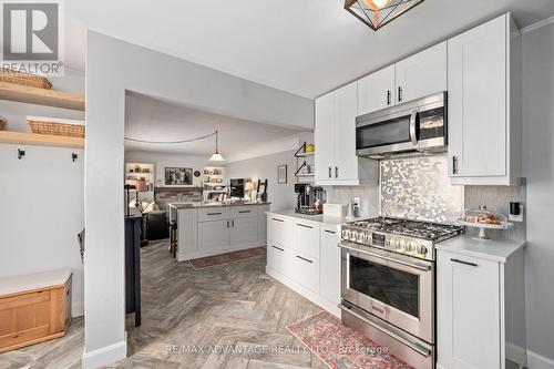 56 David Street, London, ON - Indoor Photo Showing Kitchen With Upgraded Kitchen