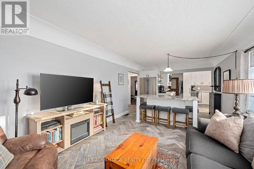 56 David Street, London, ON - Indoor Photo Showing Living Room