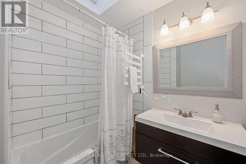 56 David Street, London, ON - Indoor Photo Showing Bathroom