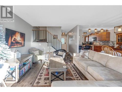 225 Clearview Road Unit# 911, Apex Mountain, BC - Indoor Photo Showing Living Room