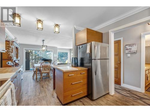 225 Clearview Road Unit# 911, Apex Mountain, BC - Indoor Photo Showing Kitchen