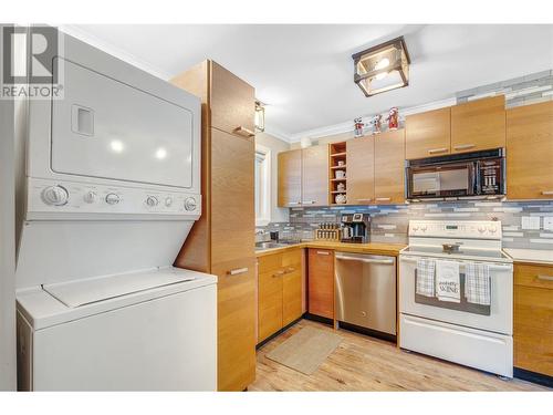 225 Clearview Road Unit# 911, Apex Mountain, BC - Indoor Photo Showing Laundry Room