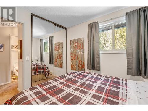 225 Clearview Road Unit# 911, Apex Mountain, BC - Indoor Photo Showing Bedroom