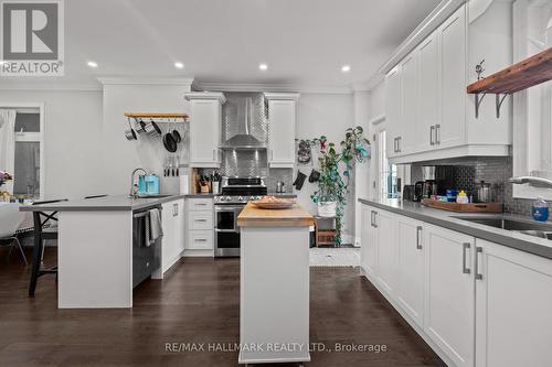 899 Lansdowne Avenue, Toronto, ON - Indoor Photo Showing Kitchen With Upgraded Kitchen