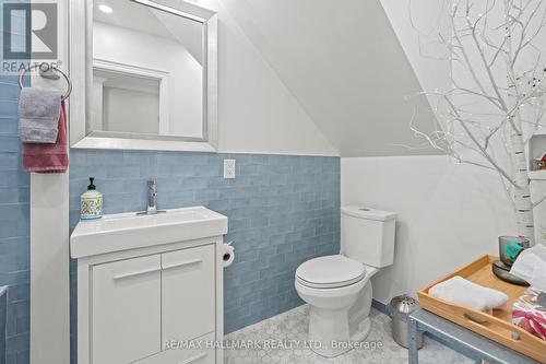 899 Lansdowne Avenue, Toronto, ON - Indoor Photo Showing Bathroom