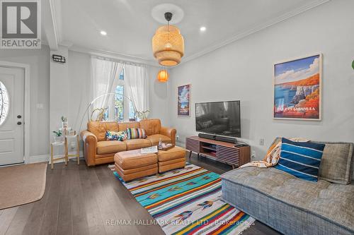 899 Lansdowne Avenue, Toronto, ON - Indoor Photo Showing Living Room