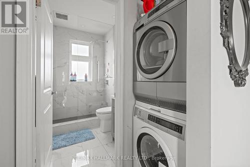 899 Lansdowne Avenue, Toronto, ON - Indoor Photo Showing Laundry Room