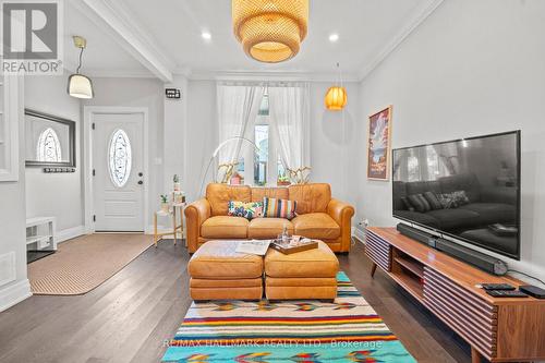 899 Lansdowne Avenue, Toronto, ON - Indoor Photo Showing Living Room