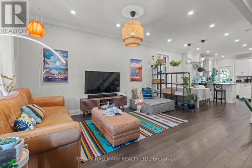 899 Lansdowne Avenue, Toronto, ON - Indoor Photo Showing Living Room