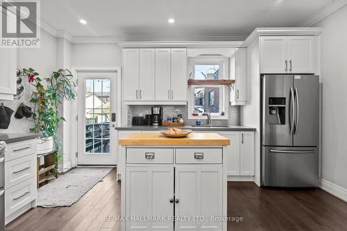 899 Lansdowne Avenue, Toronto, ON - Indoor Photo Showing Kitchen