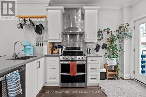 899 Lansdowne Avenue, Toronto, ON - Indoor Photo Showing Kitchen With Upgraded Kitchen