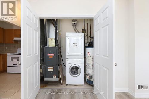 101 - 98 William Street, Mississauga, ON - Indoor Photo Showing Laundry Room